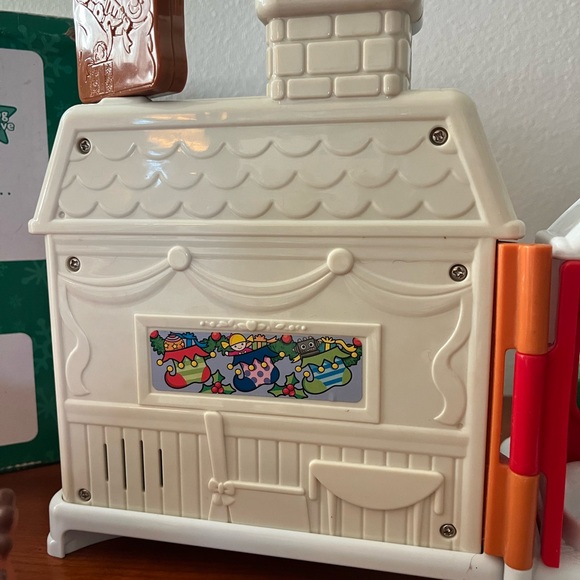 Fisher-Price Little People Santa's Holiday Adventure Playset - Picture 7 of 13